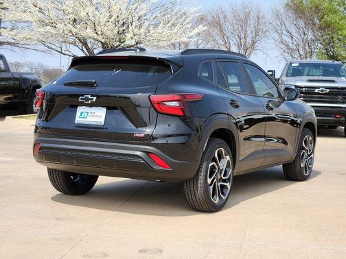 Mosaic Black Metallic 2026 Chevrolet Trax FWD 2RS