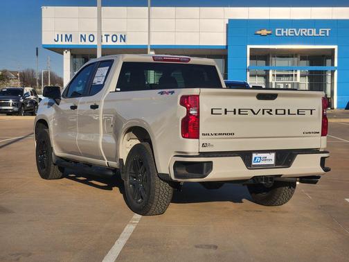 White Sands 2026 Chevrolet Silverado 1500 Custom