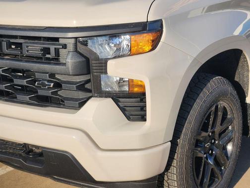 White Sands 2026 Chevrolet Silverado 1500 Custom