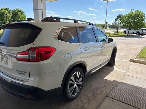 Crystal White Pearl 2022 Subaru Ascent Limited 7-Passenger