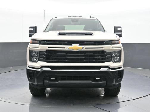 White Sands 2026 Chevrolet Silverado 2500 Custom