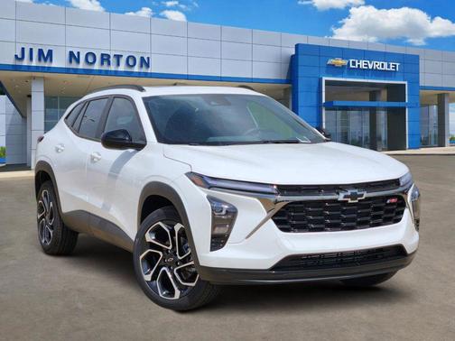 Summit White 2026 Chevrolet Trax FWD 2RS