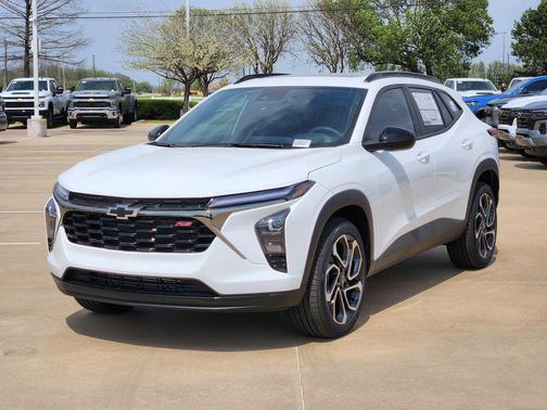 Summit White 2026 Chevrolet Trax FWD 2RS