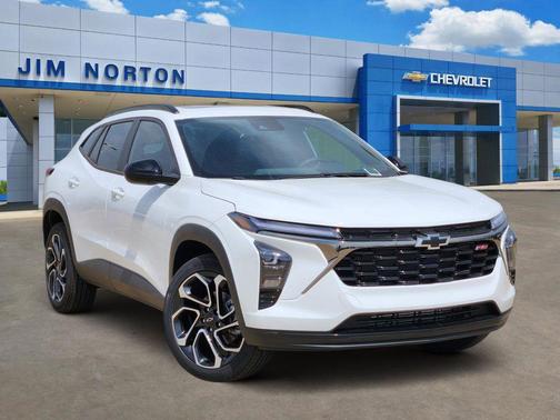 Summit White 2026 Chevrolet Trax FWD 2RS