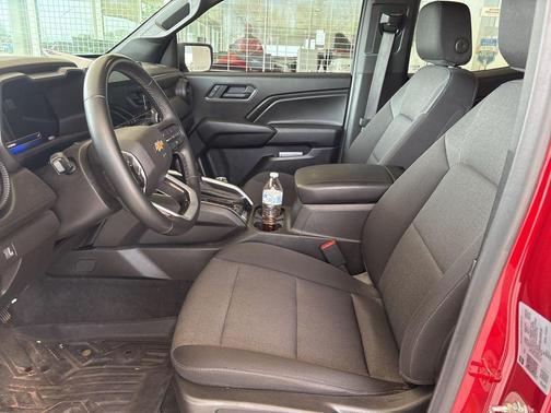 Radiant Red Tintcoat 2025 Chevrolet Colorado WT