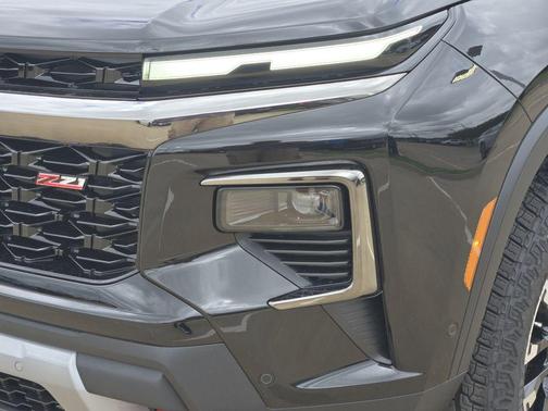 Black Metallic 2026 Chevrolet Traverse AWD Z71