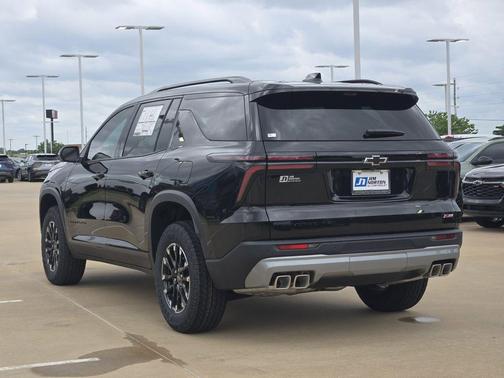 Black Metallic 2026 Chevrolet Traverse AWD Z71