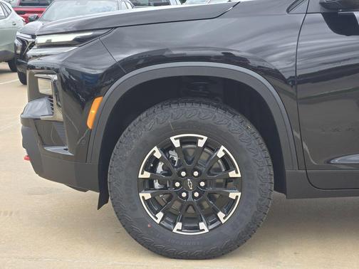 Black Metallic 2026 Chevrolet Traverse AWD Z71