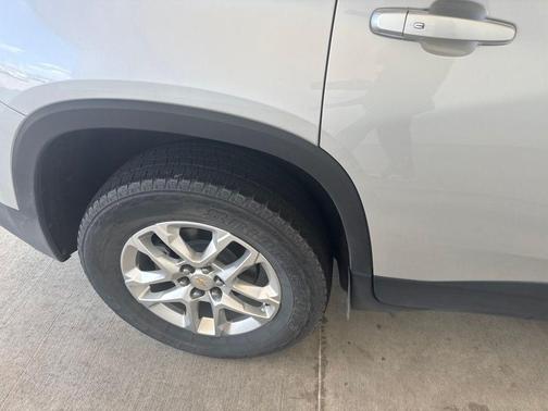 Silver Ice Metallic 2019 Chevrolet Traverse LT Cloth