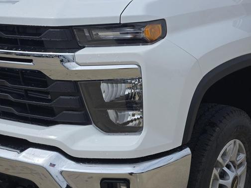 Summit White 2026 Chevrolet Silverado 2500 LT