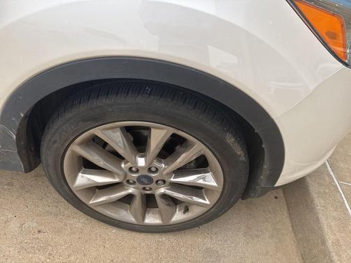 White 2015 Ford Escape SE