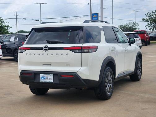 Glacier White 2025 Nissan Pathfinder SV 4WD