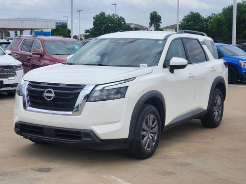 Glacier White 2025 Nissan Pathfinder SV 4WD