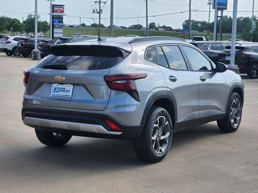 Sterling Gray Metallic 2026 Chevrolet Trax LT