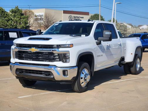 Summit White 2026 Chevrolet Silverado 3500 LT