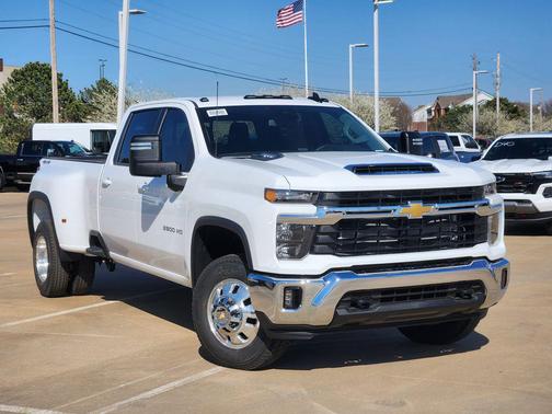 Summit White 2026 Chevrolet Silverado 3500 LT