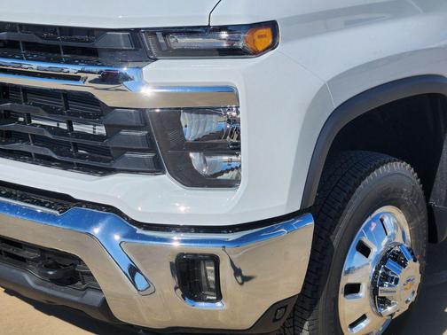 Summit White 2026 Chevrolet Silverado 3500 LT