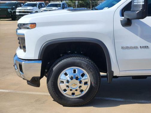 Summit White 2026 Chevrolet Silverado 3500 LT