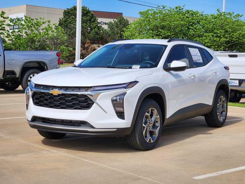 Summit White 2026 Chevrolet Trax LT