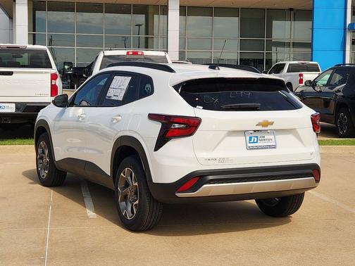 Summit White 2026 Chevrolet Trax LT