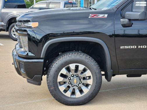 Black 2026 Chevrolet Silverado 2500 Custom