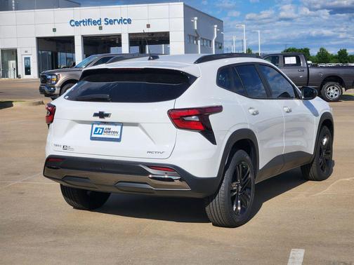 Summit White 2026 Chevrolet Trax FWD ACTIV
