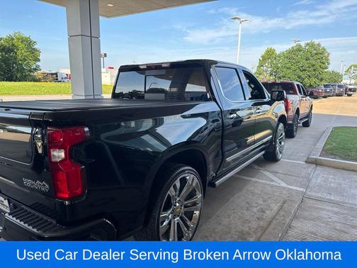 Black 2022 Chevrolet Silverado 1500 High Country