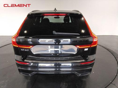 2022 Volvo XC60 Recharge Plug-In Hybrid T8 R-Design