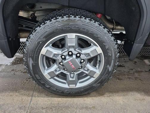 Onyx Black 2025 GMC Sierra 2500 SLE
