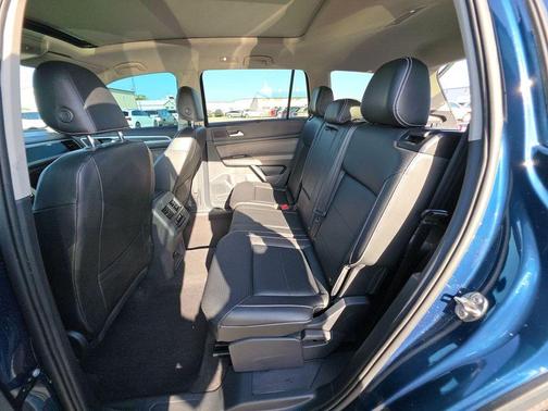 Tourmaline Blue Metallic 2022 Volkswagen Atlas 3.6 V6 SEL R-Line
