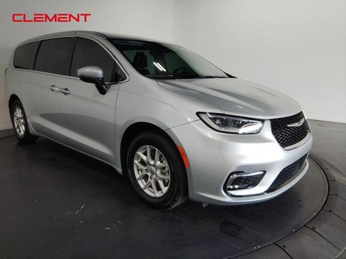 2023 Chrysler Pacifica Touring-L