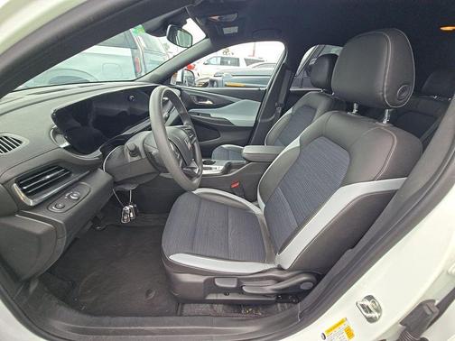 Summit White 2024 Buick Envista Preferred