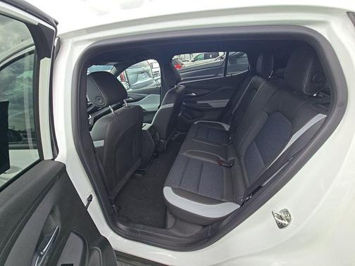 Summit White 2024 Buick Envista Preferred