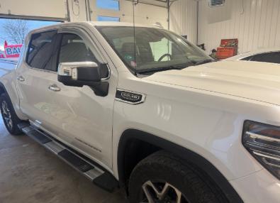 White Frost Tri-Coat 2022 GMC Sierra 1500 SLT