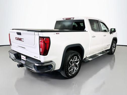 White Frost Tri-Coat 2022 GMC Sierra 1500 SLT