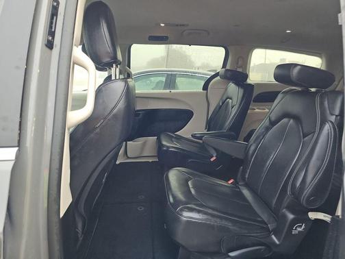 2023 Chrysler Pacifica Touring-L