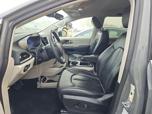 2023 Chrysler Pacifica Touring-L