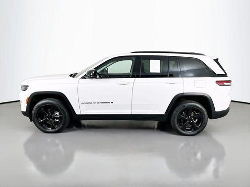 Bright White Clearcoat 2023 Jeep Grand Cherokee Limited