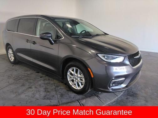 2023 Chrysler Pacifica Touring-L