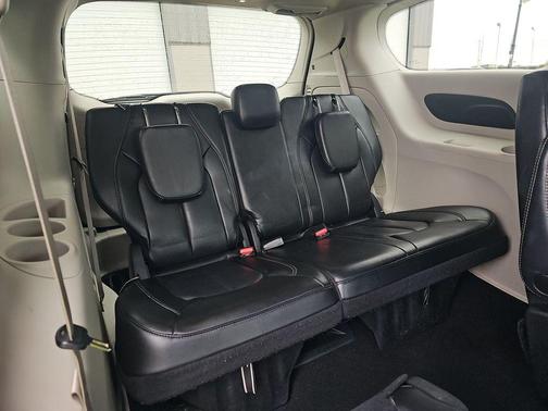 2023 Chrysler Pacifica Touring-L