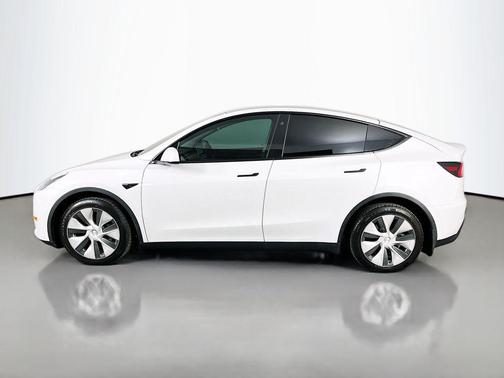 Pearl White Multi 2022 Tesla Model Y Long Range