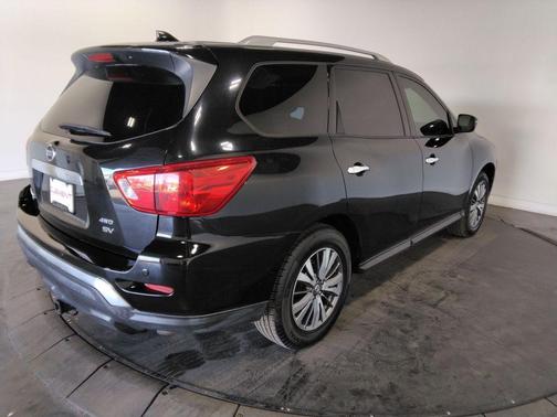 2020 Nissan Pathfinder SV