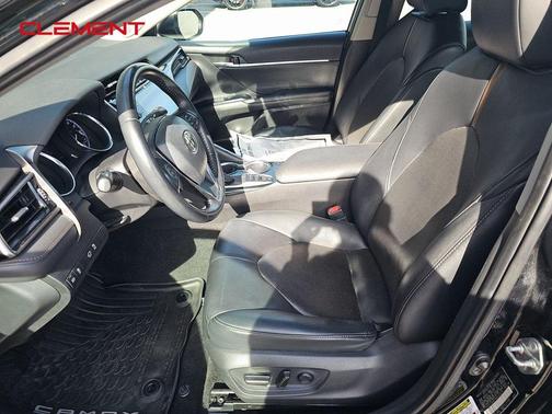 2020 Toyota Camry Hybrid XLE
