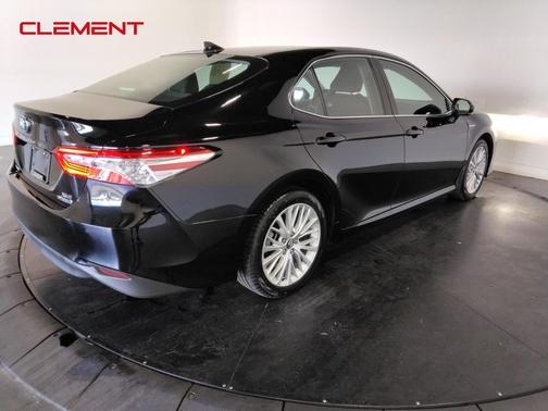 2020 Toyota Camry Hybrid XLE