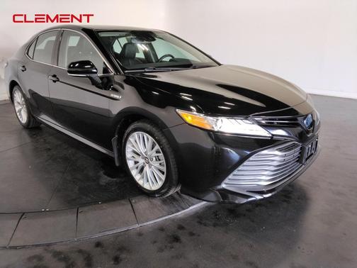2020 Toyota Camry Hybrid XLE