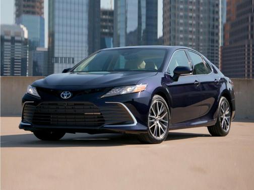 White 2022 Toyota Camry XSE
