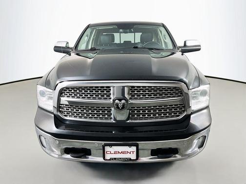Brilliant Black Crystal Pearlcoat 2017 RAM 1500 Laramie