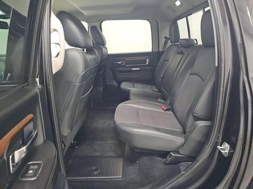 Brilliant Black Crystal Pearlcoat 2017 RAM 1500 Laramie