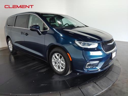 2023 Chrysler Pacifica Touring-L