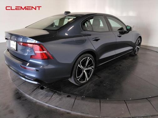 2024 Volvo S60 B5 Core Dark Theme